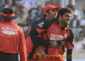 Telugu Warriors Vs Karnataka Bulldozers CCL 3 Match Gallery  photo 31