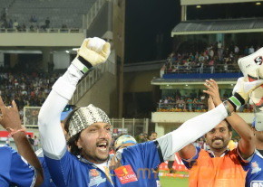 Telugu Warriors Vs Karnataka Bulldozers CCL 3 Match Gallery  photo 22