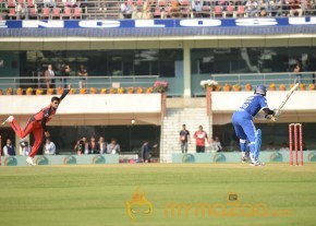 Telugu Warriors Vs Karnataka Bulldozers CCL 3 Match Gallery  photo 103