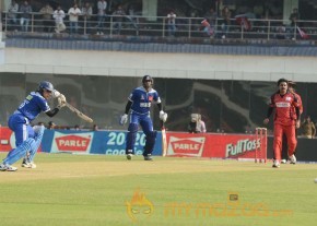 Telugu Warriors Vs Karnataka Bulldozers CCL 3 Match Gallery  photo 57