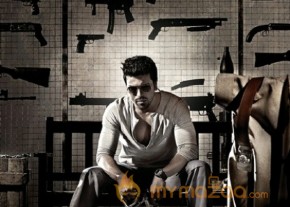 Thoofan First look posters photo 6