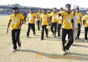 Tollywood VS Bollywood Cricket Match Photos photo 8