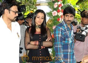 Venkatesh and Trisha New Movie Launch Gallery photo 19