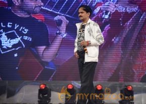 Yevadu Audio Launch Photos Set 3 photo 38