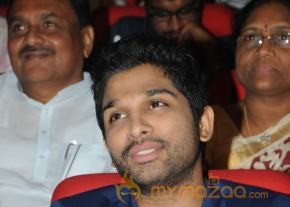 Yevadu Audio Launch Photos Set 5 photo 4