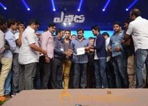 Yevadu Audio Launch Photos Set6 photo 12