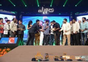 Yevadu Audio Launch Photos Set6 photo 9