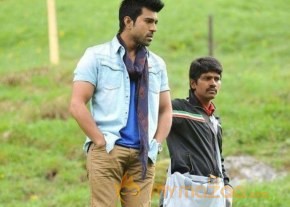 Yevadu Movie Working Stills photo 3