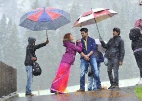 Yevadu Movie Working Stills photo 4