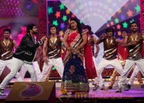 ZEE TELUGU KUTUMBAM AWARDS 2012 photo 28