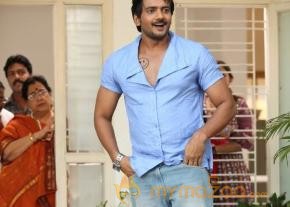 1000 Abaddalu Movie Stills  photo 15