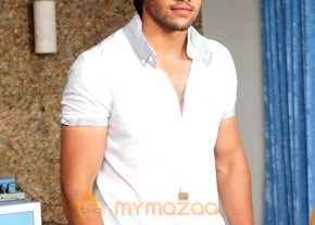 100 Percent Love latest stills photo 5