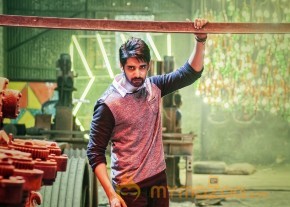 Aatadukundam Raa Movie Stills photo 3
