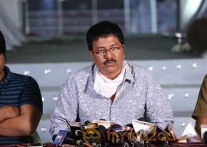 Aatadukundam Raa PressMeet Stills photo 5