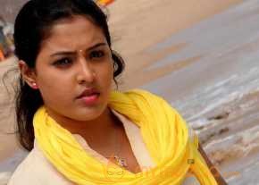 Aavu Puli Madhyalo Prabhas Pelli photo 6