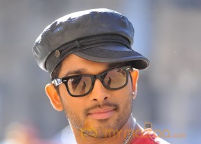 Allu Arjun Iddarammayilatho Movie Stills  photo 2