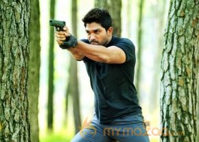 Allu Arjun In Iddarammayilatho Movie Action Stills  photo 6