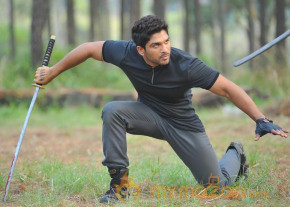 Allu Arjun In Iddarammayilatho Movie Action Stills  photo 7