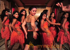 Amma Nanna Oorelithe Hot Movie Stills photo 4