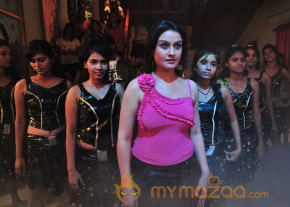 Amma Nanna Oorelithe Movie Item Song Stills  photo 54