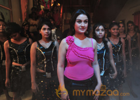 Amma Nanna Oorelithe Movie Item Song Stills  photo 19