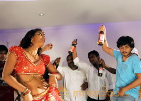 Anukunnadi Okati Ayinadi Okati Hot Movie Stills  photo 9