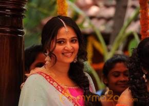 Anushka Shetty in Size Zero Movie Stills photo 10