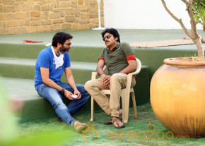 Attarintiki Daaredi Movie Onlocation Stills  photo 9