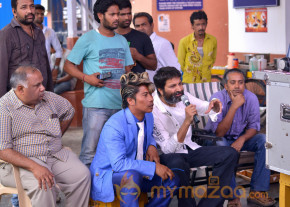 Attarintiki Daaredi Movie Onlocation Stills  photo 25