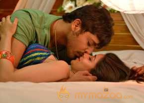 Best Actors Movie Nandu Madhurima Hot Romancing Stills photo 7