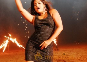 Bhaja Bhajantrilu Movie Spicy Stills  photo 38