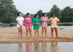 Bhaja Bhajantrilu Movie Spicy Stills  photo 18