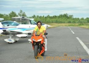 Chukkalanti Ammayi Chakkanaina Abbai Movie Stills  photo 8