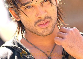 Desamuduru Movie Stills photo 7