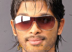 Desamuduru Movie Stills photo 10