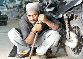 Desamuduru Movie Stills photo 38