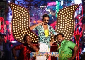 Dhanush-Kajal Aggarwal Maari movie stills photo 3