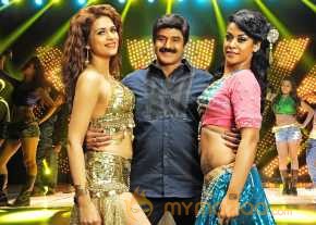 Dictator photo 6