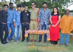 Evaru Donga Movie New Stills photo 6