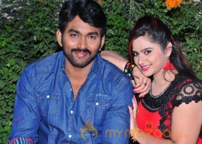 Evaru Donga Movie New Stills photo 2
