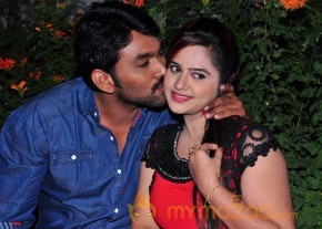 Evaru Donga Movie New Stills photo 9