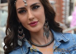 Farah Karimi Thikka Item Girl Hot Photos photo 37