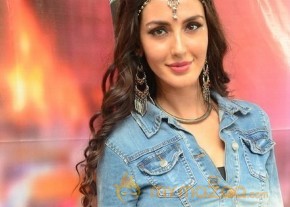 Farah Karimi Thikka Item Girl Hot Photos photo 19