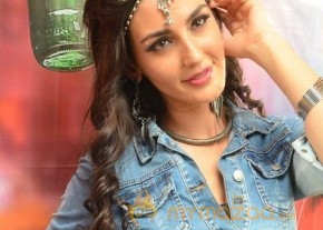 Farah Karimi Thikka Item Girl Hot Photos photo 29
