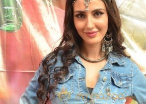 Farah Karimi Thikka Item Girl Hot Photos photo 34