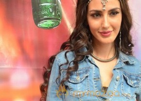 Farah Karimi Thikka Item Girl Hot Photos photo 2