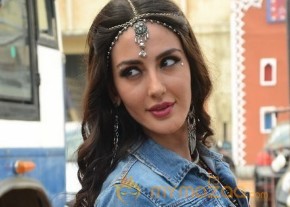 Farah Karimi Thikka Item Girl Hot Photos photo 3