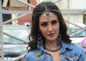 Farah Karimi Thikka Item Girl Hot Photos photo 6