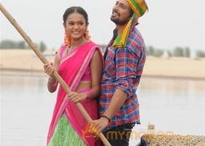 Godavari Navvindi Telugu Movie Stills photo 5