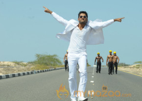 Gunde Jaari Gallanthayindhe Movie New Stills  photo 4